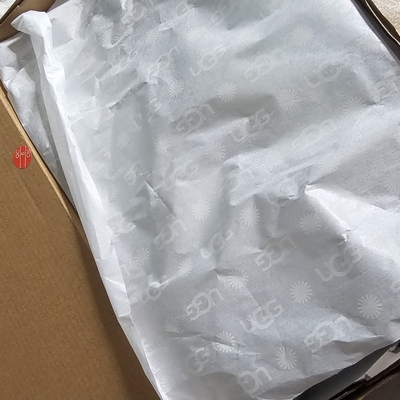 BRAND NEW UGG SLIPPERS - Picture 9 of 9